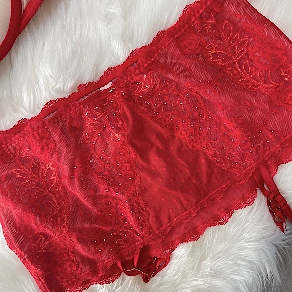 32B/M Vs Victoria’s Secret Embellished Red Crystal Seduction Bra Garter 2PC set - Picture 6 of 14
